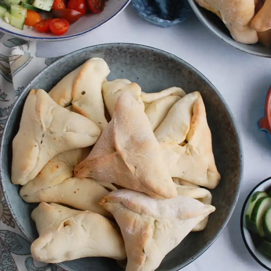 Easy Spinach Fatayer (Lebanese Pies) – Quick & Fluffy